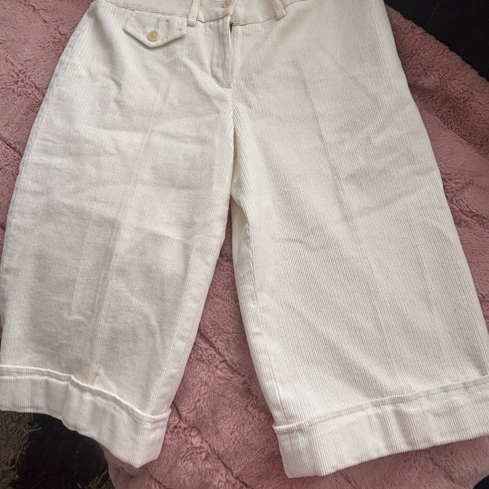 BCBGMaxAzria Cream Women's Bermudas